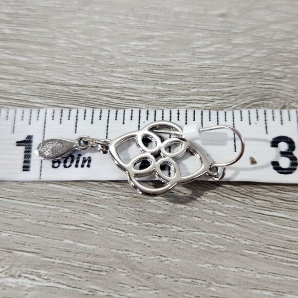 Fashion Jewlery Silvertone Scrollwork With Turquise Color Drop Earings - Picture 7 of 7